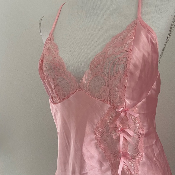 Pink satin lingerie sexy slip nightie fredericks of Hollywood Valentine’s Day - Picture 13 of 16